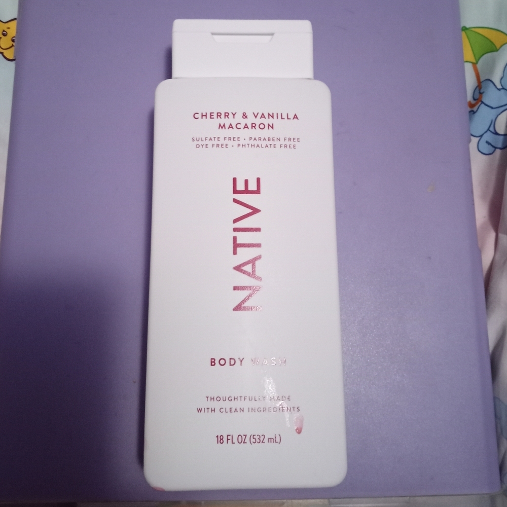 Native Cherry & Vanilla Macaron Body Wash - White and Red - Picture 3 of 4
